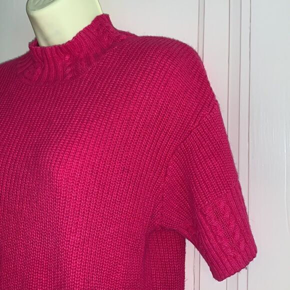Vtg 80s fuchsia pink short sleeved sweater - Picture 2 of 6